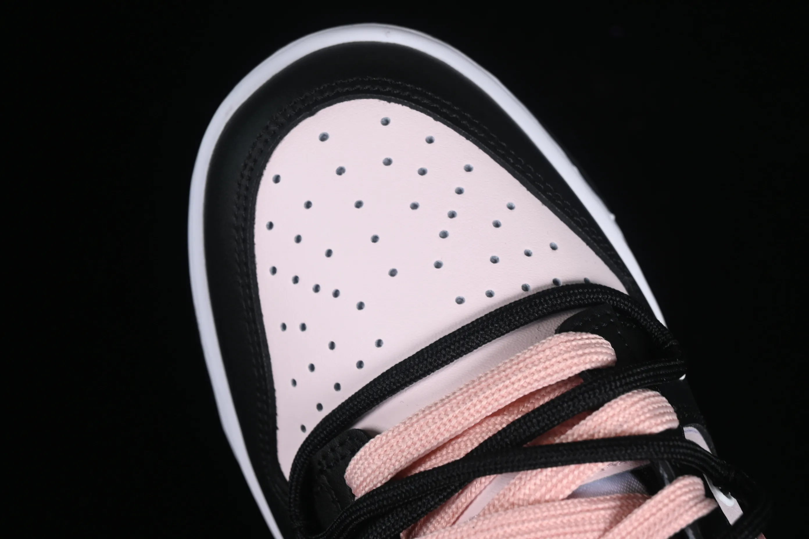 All Categories Nk SB Dunk Series Nk SB Dunk Low Low-top Sneakers Nk Dunk Low Tokyo Raspberry Black Pink Customized Deconstructed Strap Casual Sneakers CW1590-100